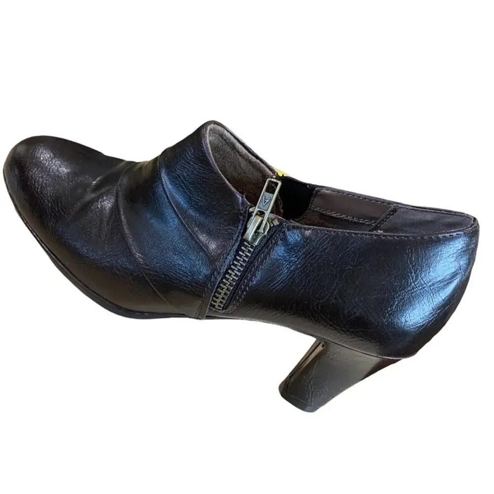 Aerosoles  shoes shooties. Side zip slip‎ on ankle booties. Size 8. Heel rest - Picture 5 of 11